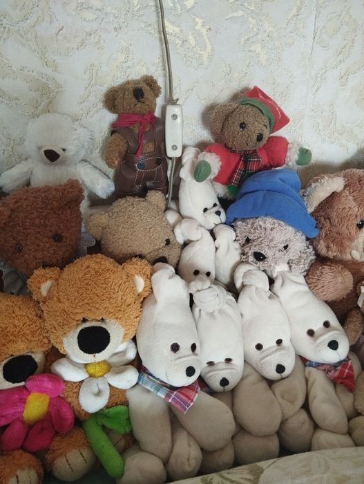 Продам колекцію ведмедиків.