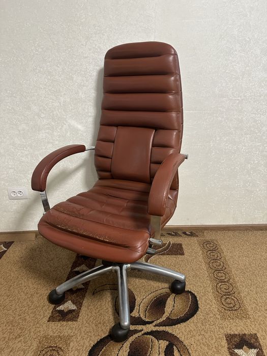 Кресло компьютерное , офисное кресло