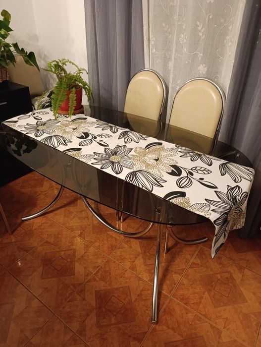Mesa de vidro com 6 cadeiras