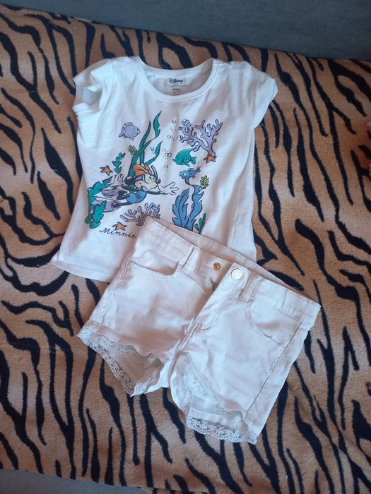 Продам фирменный костюм на девочку белые шорты футболка H&M Disney