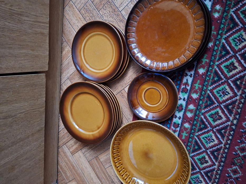 Porcelit Tułowice 12 talerzyków, miska i 3 kubki ciemny brąz
