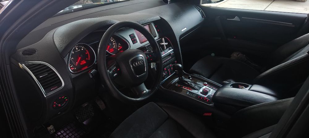 Audi Q7 3.0TDi S-LINE 7 osób