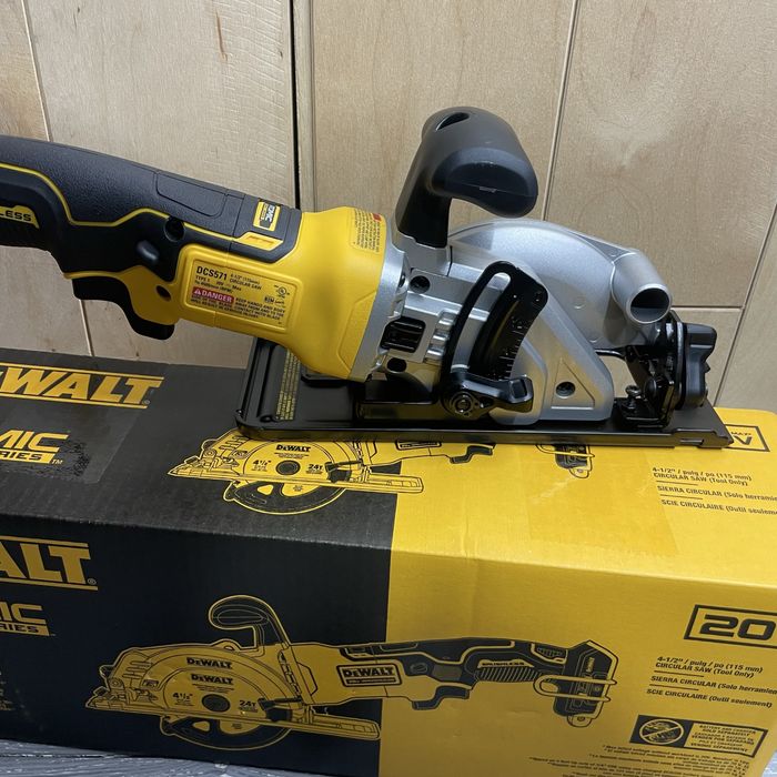 Акумуляторна циркулярна пила 115мм Dewalt DCS571 20V Max