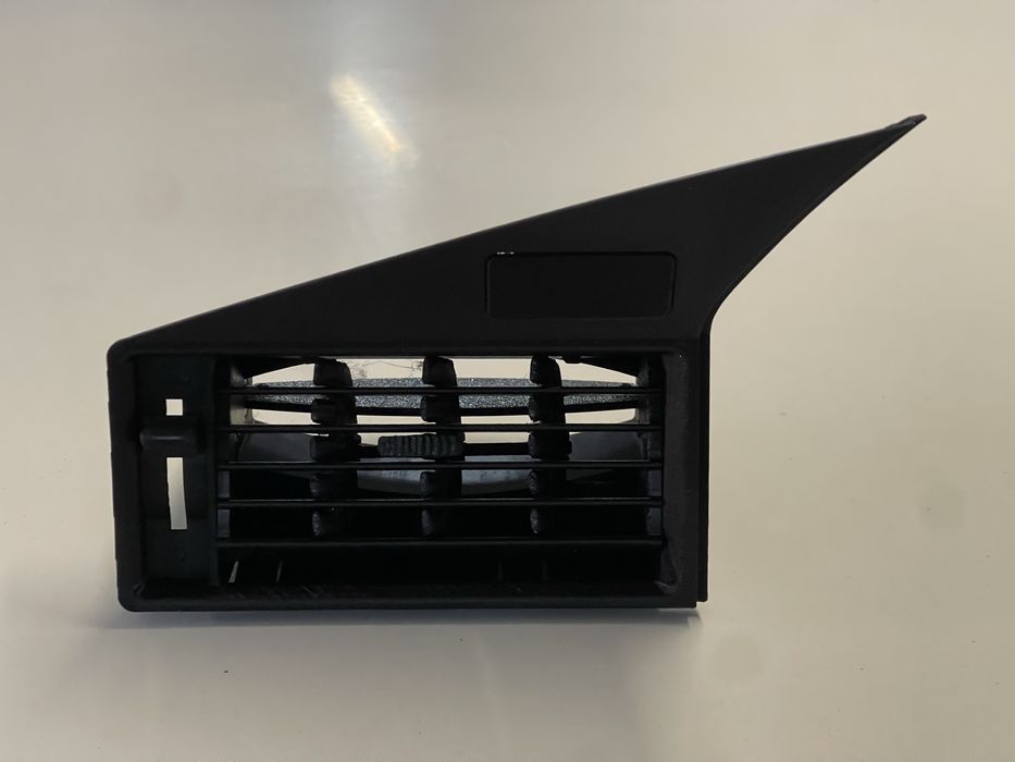 Mercedes 190 W201 grelhas ventilação