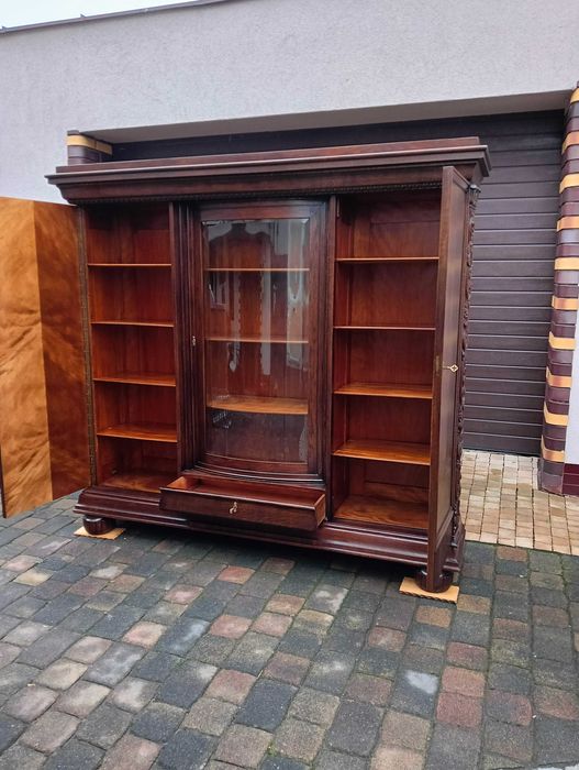 Biblioteka antyk zdobiony gabinet po renowacji