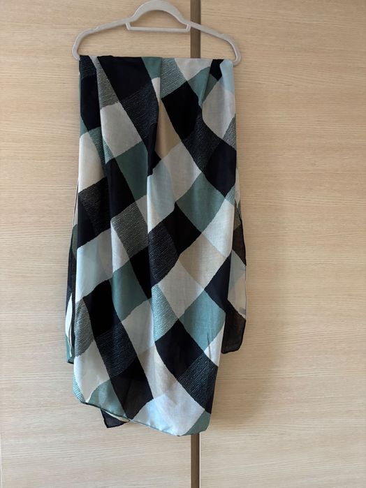 Piękny duży szal damski na wiosnę nowy