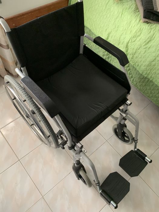 Cadeira de rodas Biort c/ almofada