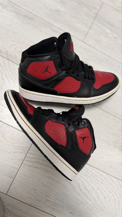 Кроссовки AIR JORDAN ACCESS 40 р 25.5 см