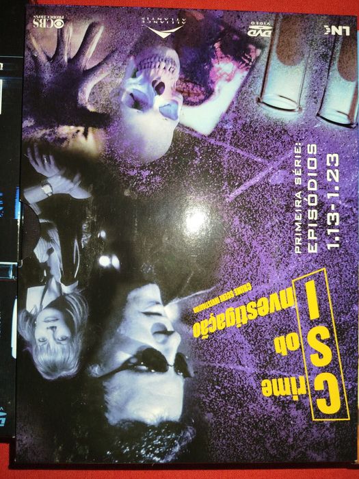 Vários DVDs com varias temporadas da série CSI
