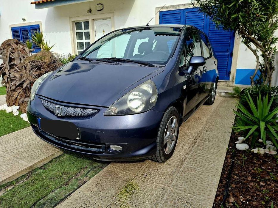 Honda Jazz COOL AC com JLL e sensores de estacionamento.