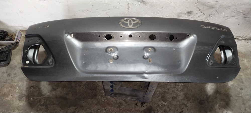 Крышка багажник Таета Карола 2007 - 2010г.