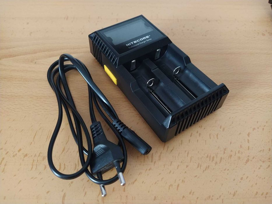 Carregador Pilhas Nitecore D2 AA AAA 18650 Ni-MH Lítio Li-ion