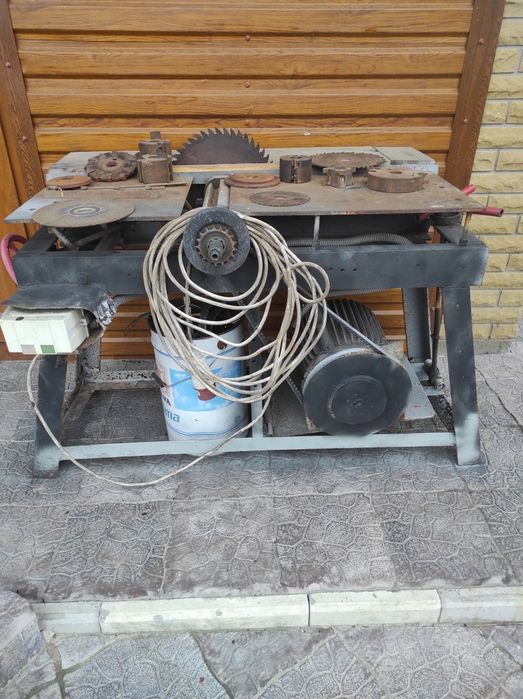 Строгально фуговальний,розпиловочний станок