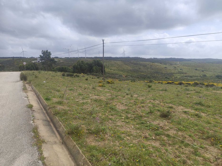 Terreno junto a urbanização altos da Raposeira.
