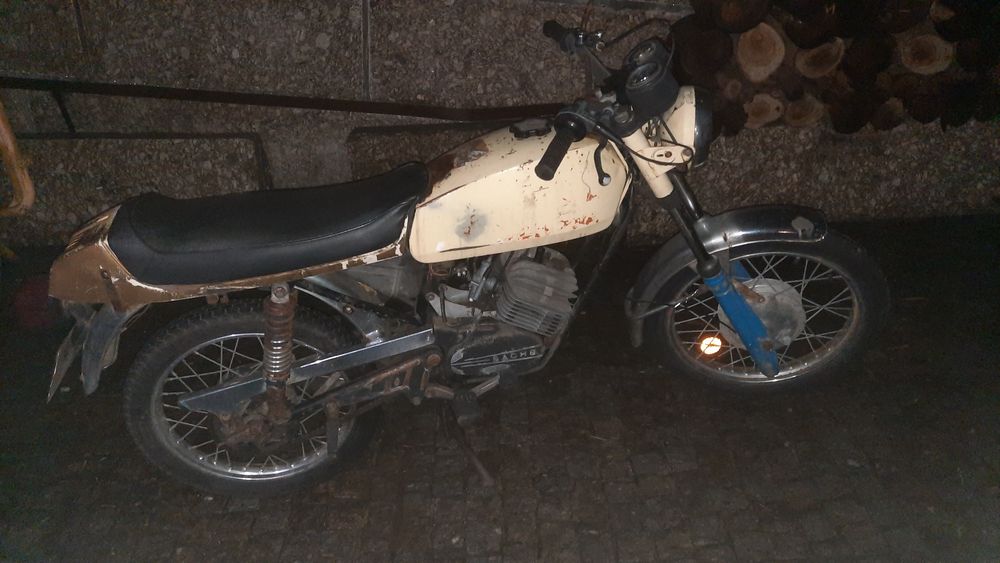 Mota Casal 50cc a funcionar bem. Com documentos
