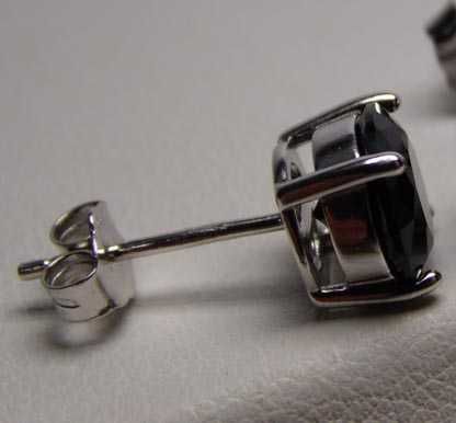 Srebrne kolczyki czarne cyrkonie 7,7 mm. sztyfty