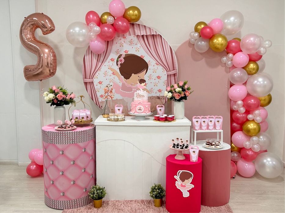 Decoração de Festa em Geral e Arco de Baloẽs