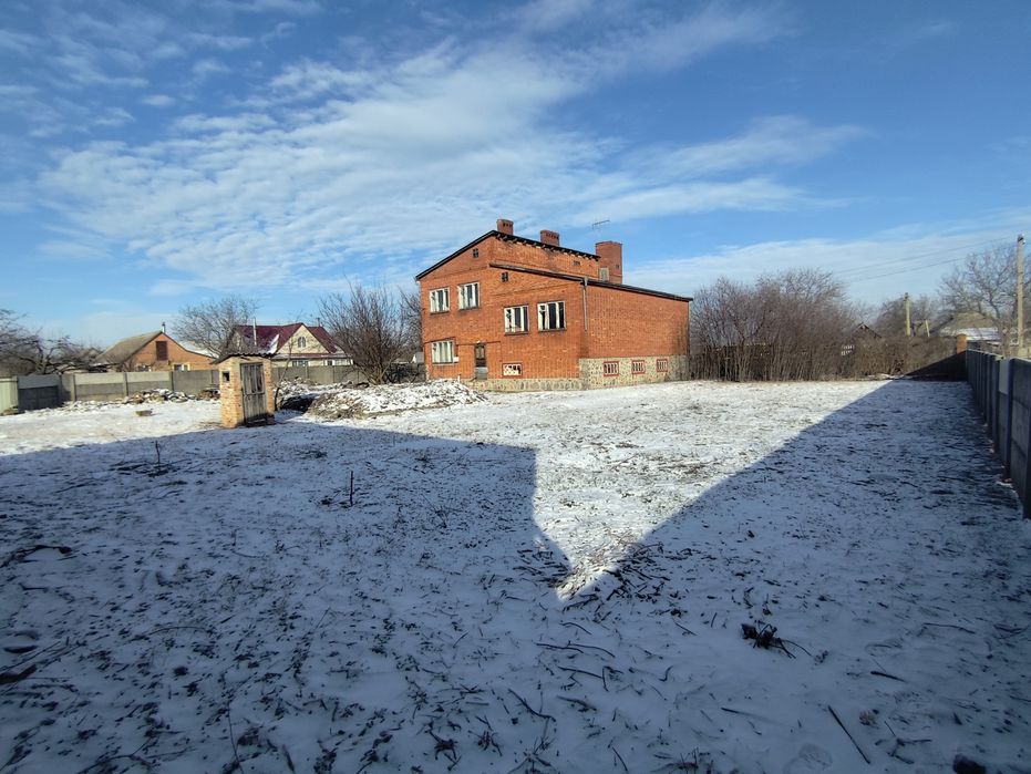 Продам Дім  місто. Білики  Полтавська обл.з гаражем під СТО.