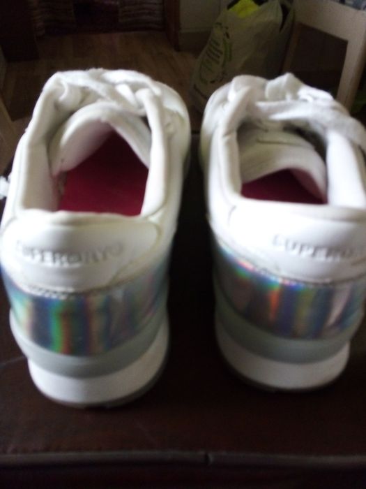 Buty sportowe damskie