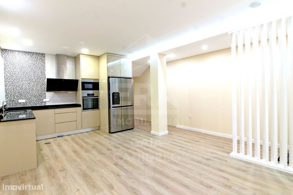 Andar Moradia V3 em Canidelo, perto da praia, totalmente remodelado.