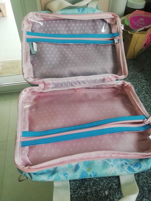 Lancheira frozen II ótimo estado