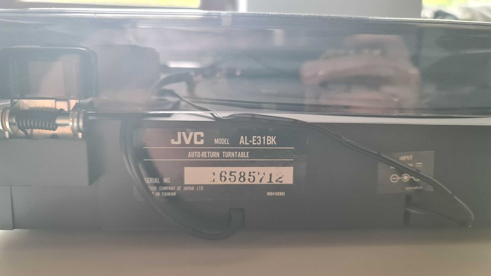 Gramofon JVC AL-E31BK