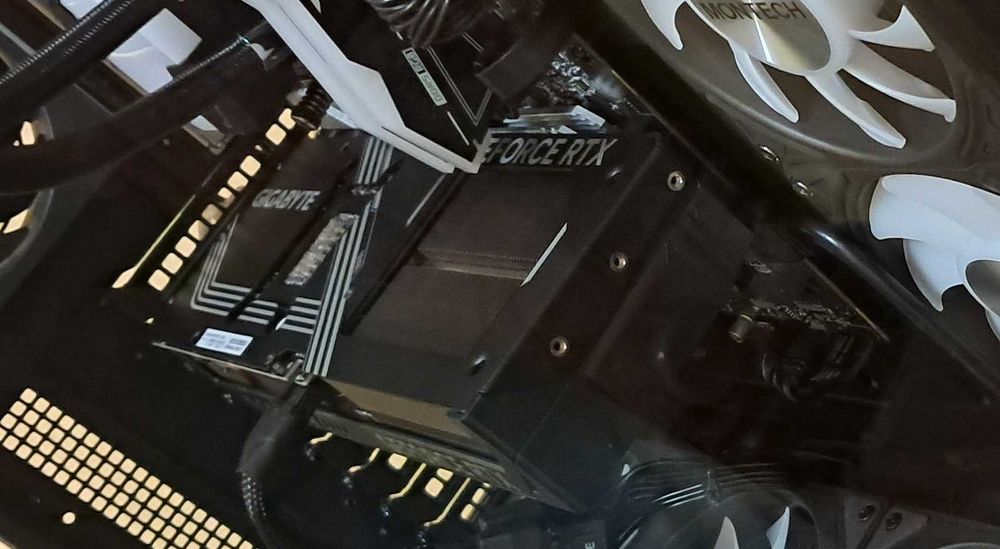 Karta graficzna Gigabyte RTX 5070, praktycznie nowa.