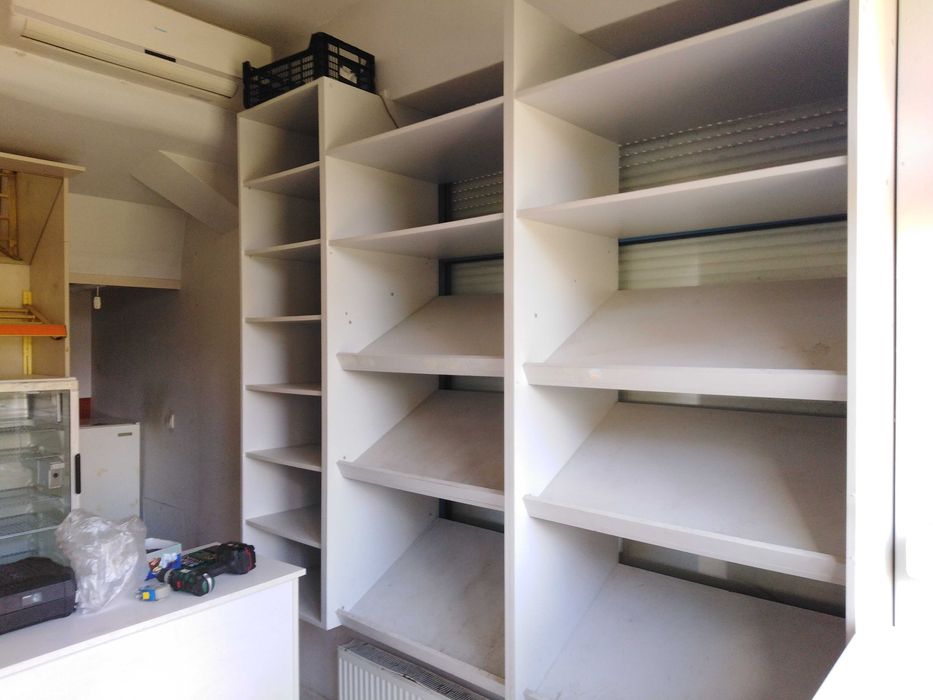 Półki do sklepu lub piwnicy,garażu. Solidne.