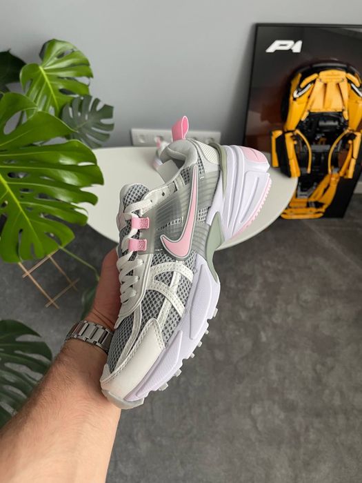 Кросівки Жіночі Nike V2K Runtekk White Grey Pink 36-41 Топ якість