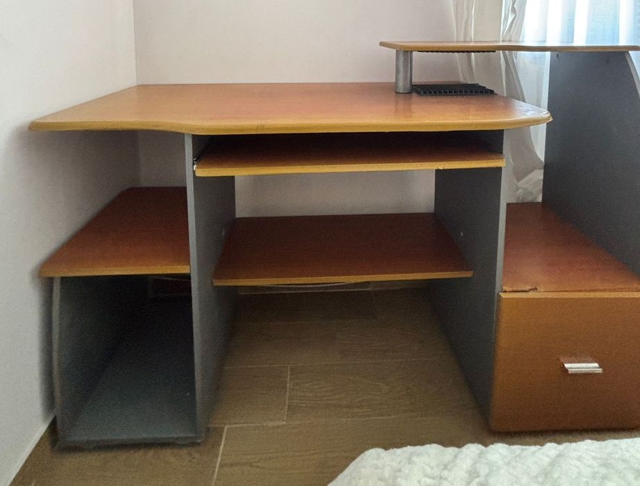 Mesa de quarto , usada