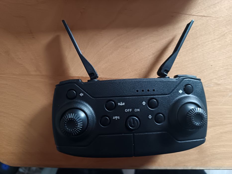drone E88  preto e mais 2