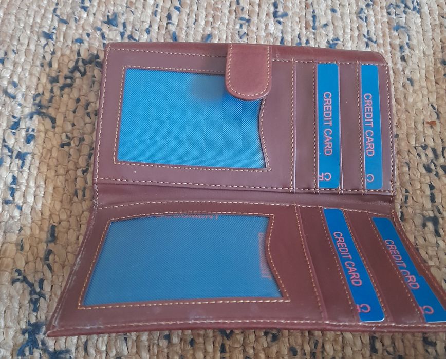 Carteira em pele nova Bugatti