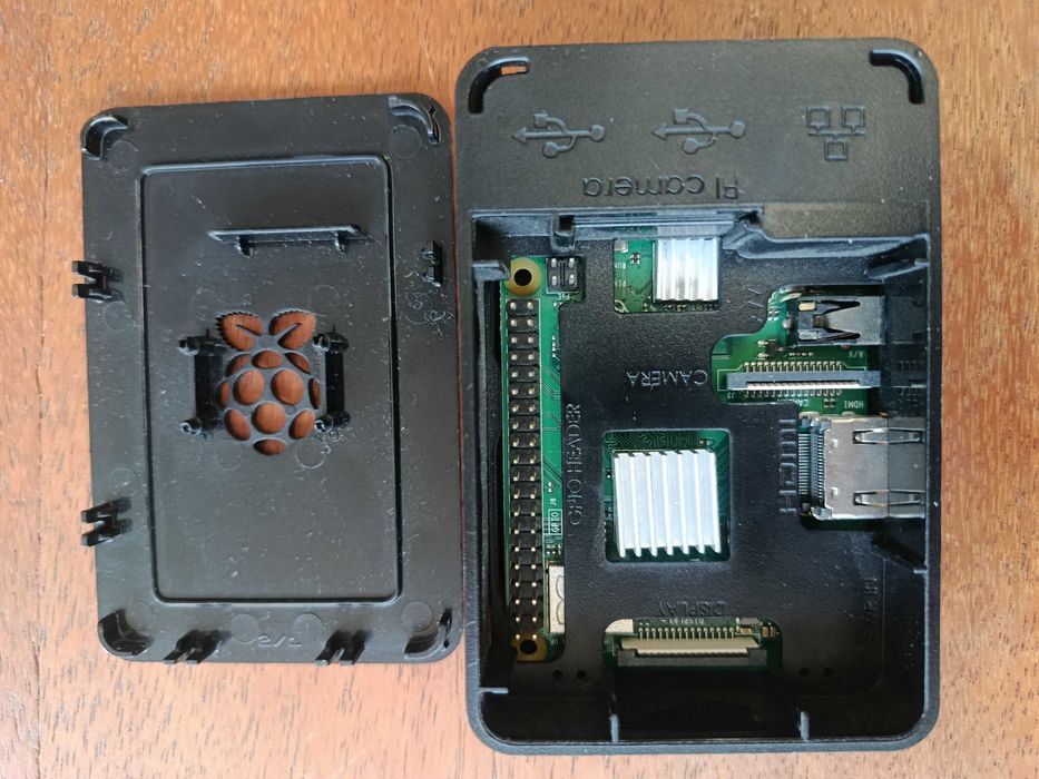 Raspberry Pi 3b+ + caixa original + PiSwitch