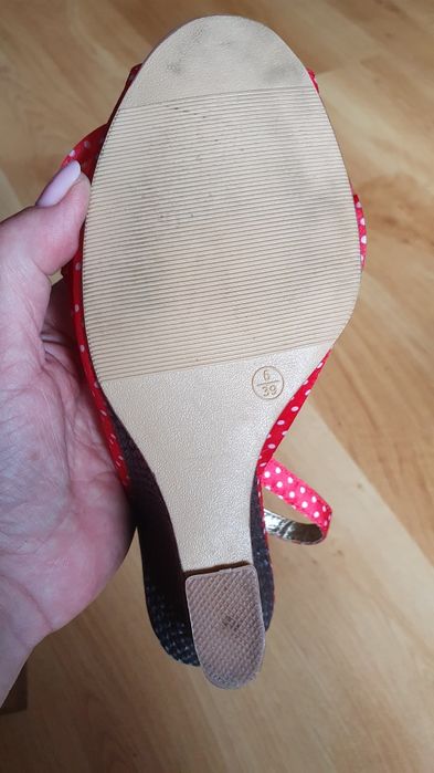 Buciki letnie na koturnie