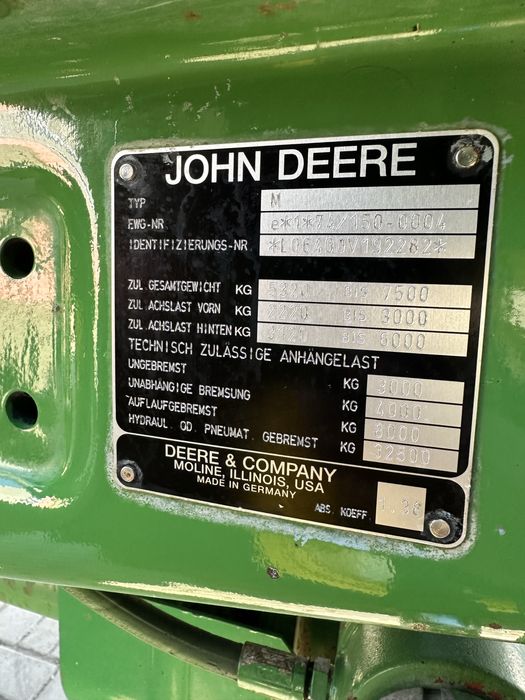 Трактор John Deere 6400