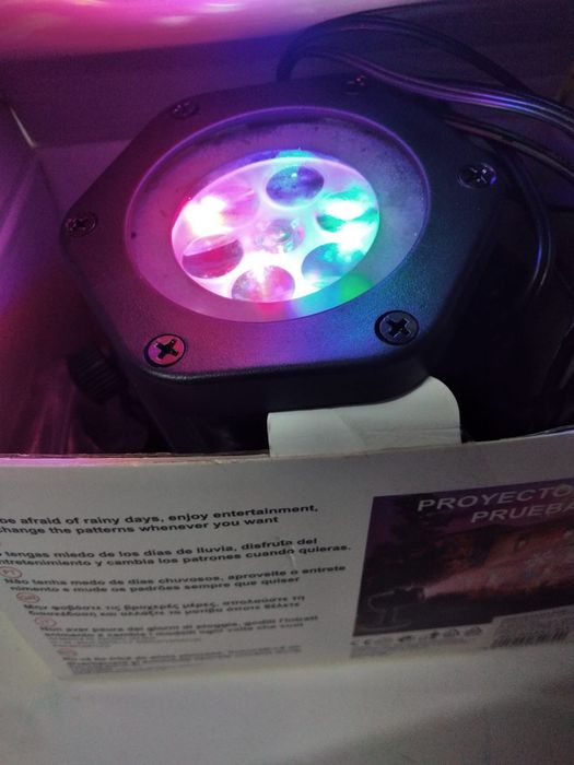 Lampada com projeção de decoração de Nata Noval