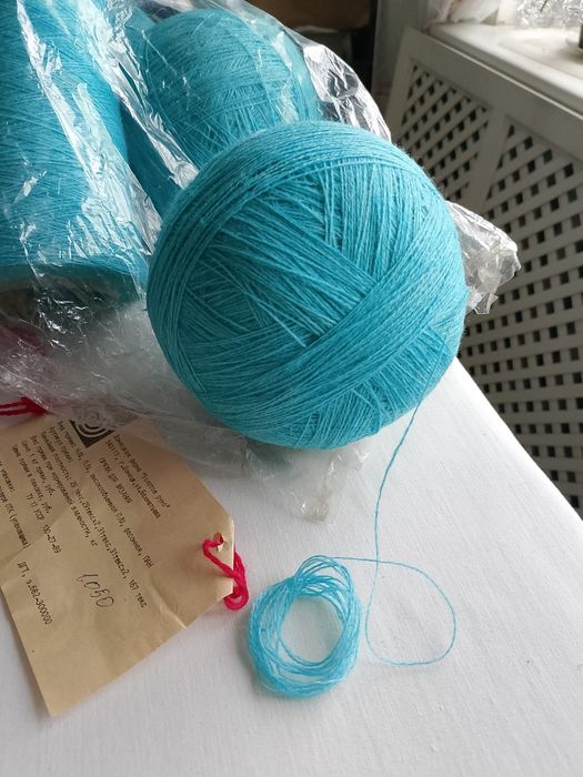 Пряжа півшерсть у бобінах