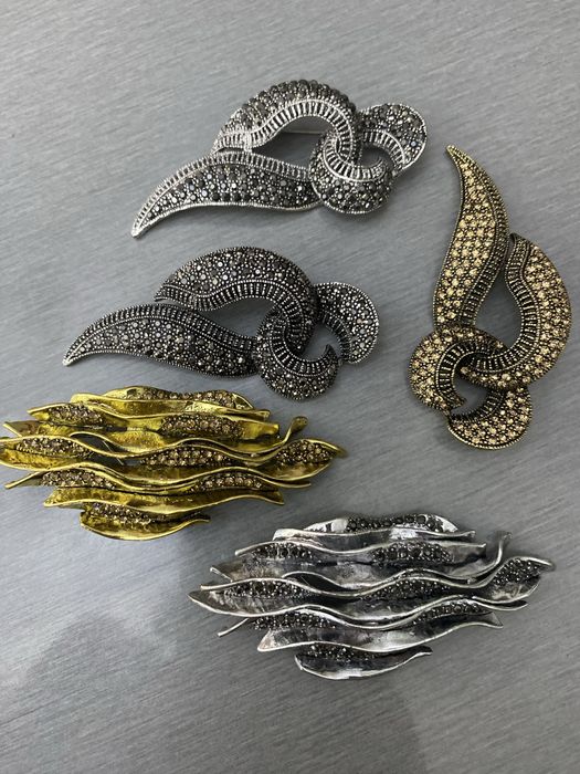 Броши різні тематичні