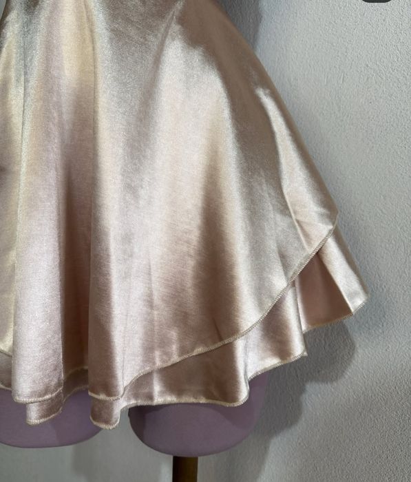 Атласна сукня з відкритою спиною