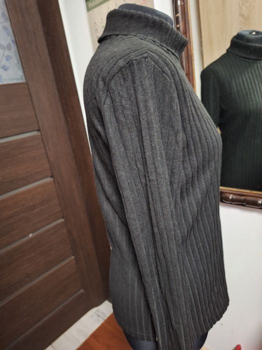 Damski czarny  golf L.