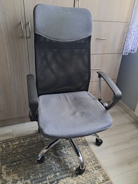 Fotel obrotowy jak nowy