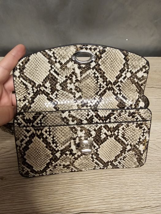 Saszetka nerka Stradivarius skóra węża mała zgrabna