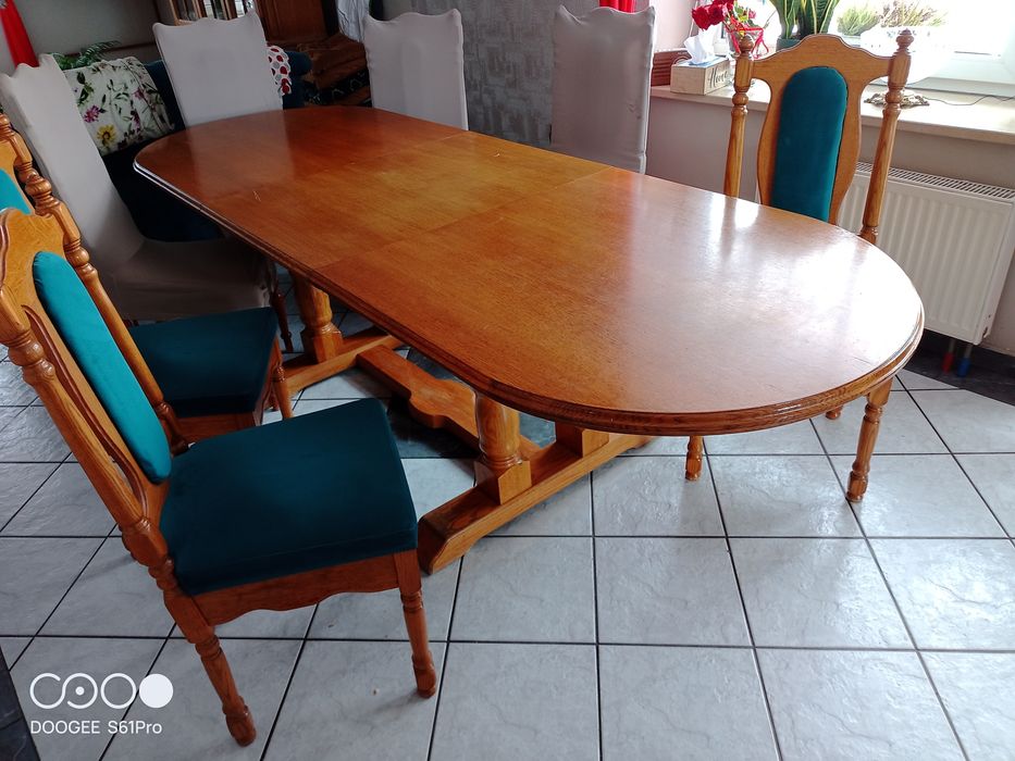 Stół klasyczny z krzesłami