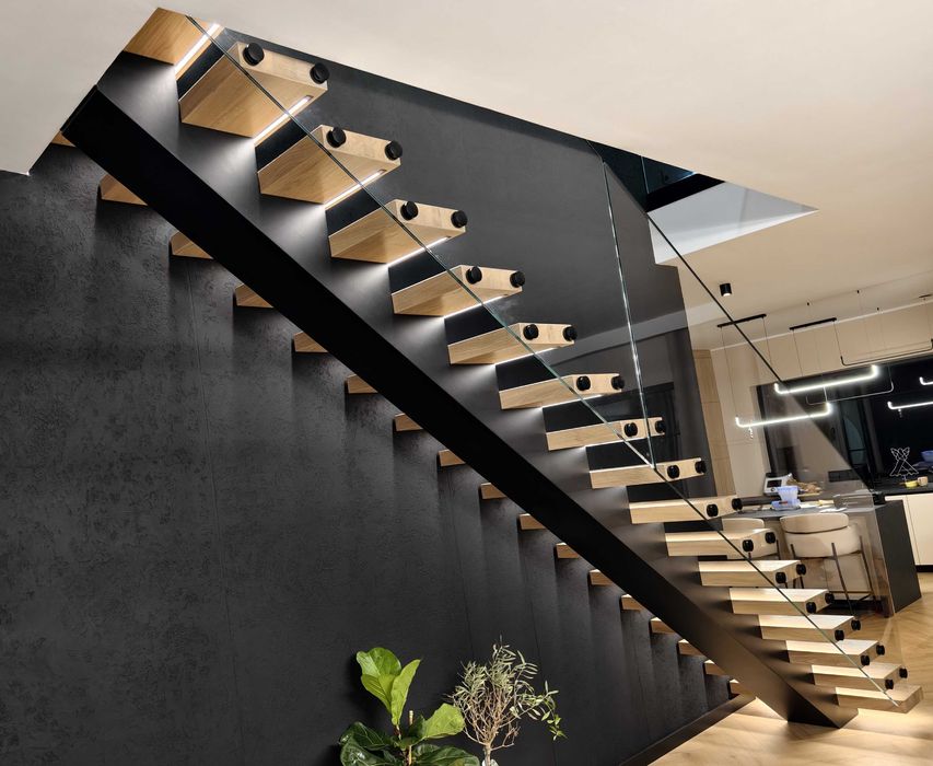 Schody wewnętrzne na konstrukcji metalowej - PRODUCENT