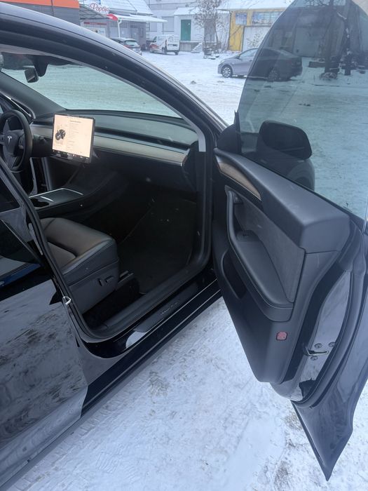 Tesla Y Performance 2024 рік найбагатша комплектація
