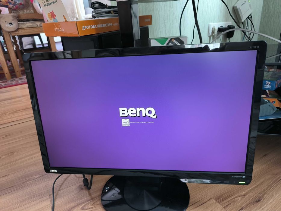 Монитор Benq 22 дюйма,VGA DVI