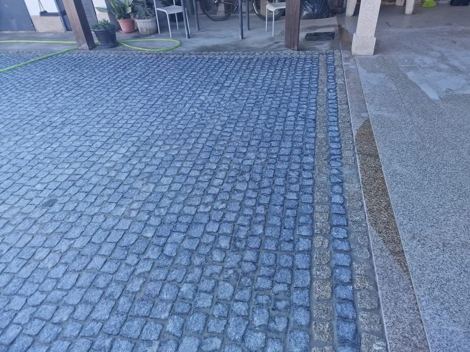 Pavimentações  em  Granito Natural / Calçada Portuguesa