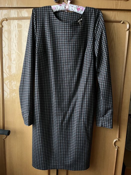 Сукня в клітинку сірого кольору