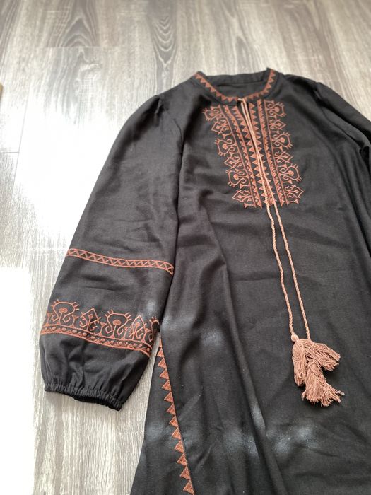 Вишиті плаття в наявності