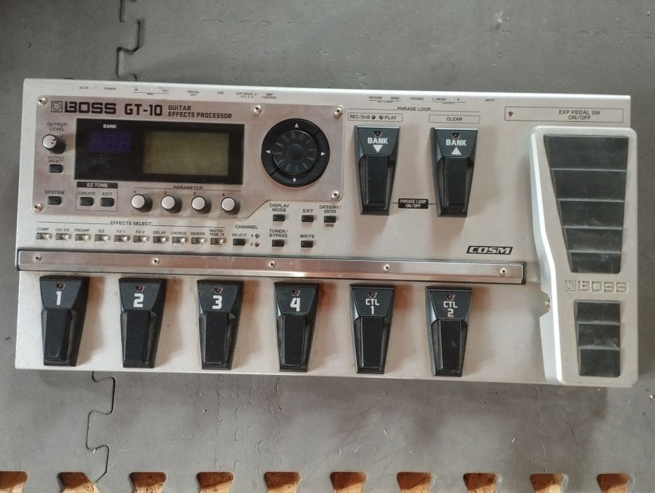 Pedaleira Boss GT 10